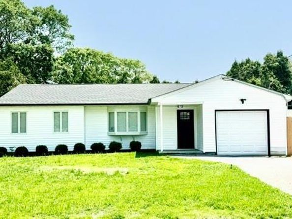 16 Adobe Drive, Shirley NY 11967