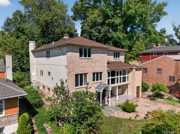 71-57 Douglaston Parkway, Little Neck NY 11362