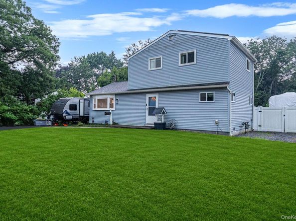 40 E Oakdale Street, Bay Shore NY 11706