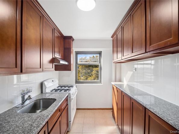 21-55 34th Avenue 9B, Astoria NY 11106