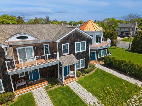 68 Foster Avenue 19, Hampton Bays NY 11946