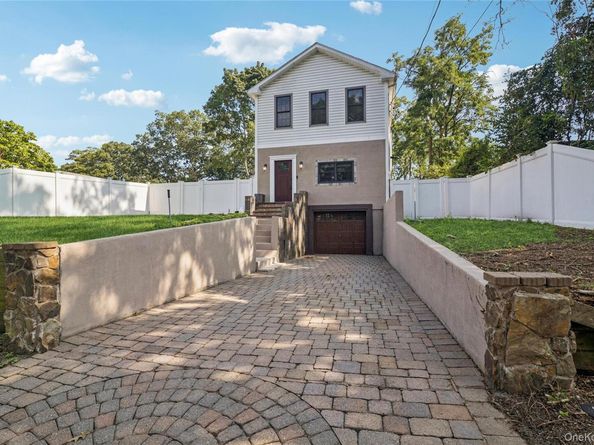 44 Ridgedale Avenue, Farmingville NY 11738
