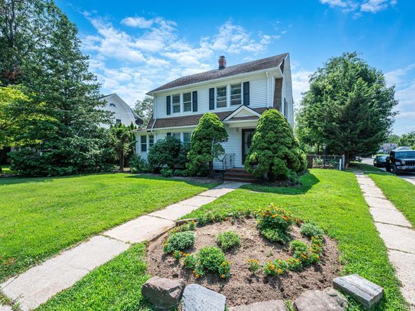 41 Prospect Place, Riverhead NY 11901