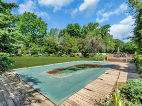 34 Aberdeen Road, Smithtown NY 11787
