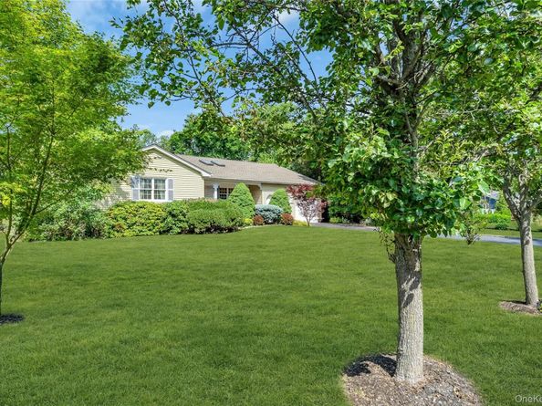 34 Aberdeen Road, Smithtown NY 11787