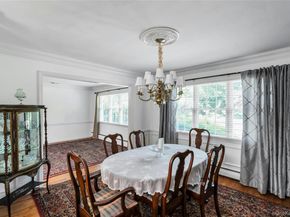 34 Aberdeen Road, Smithtown NY 11787