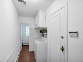 34 Aberdeen Road, Smithtown NY 11787