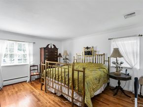 34 Aberdeen Road, Smithtown NY 11787