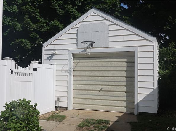 22 Alice Street, Merrick NY 11566
