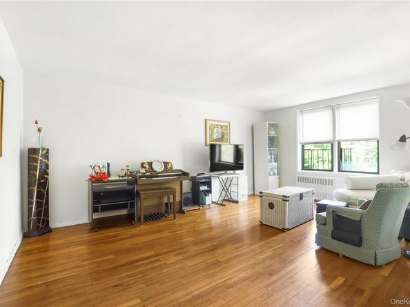 488 Ocean Parkway 3B, Brooklyn NY 11218
