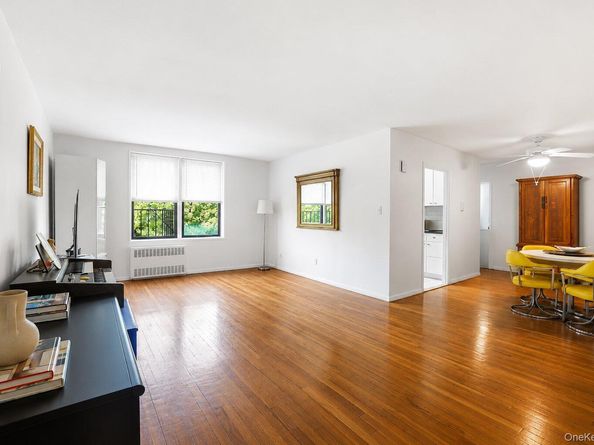 488 Ocean Parkway 3B, Brooklyn NY 11218