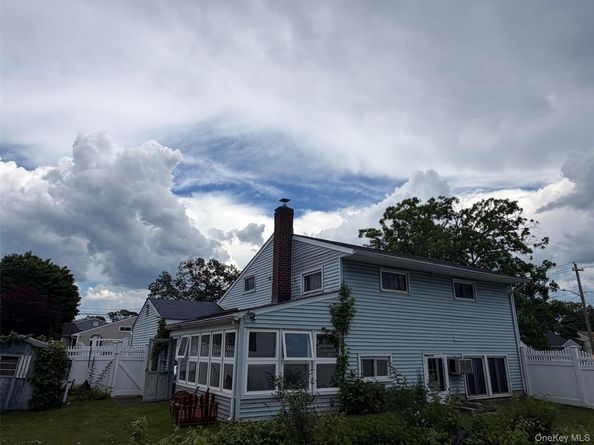 5 Lion Lane, North Babylon NY 11703