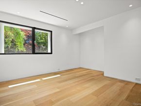 1 Foxwood Road, Great Neck NY 11024
