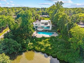 1 Foxwood Road, Great Neck NY 11024