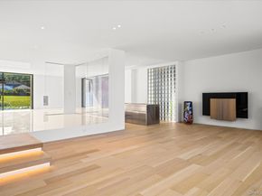 1 Foxwood Road, Great Neck NY 11024