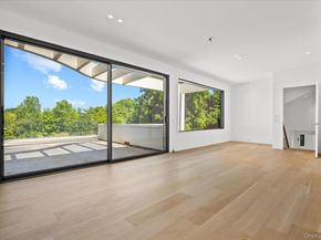 1 Foxwood Road, Great Neck NY 11024
