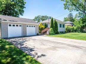 215 S 16th Street, Lindenhurst NY 11757