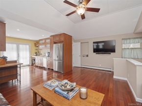 215 S 16th Street, Lindenhurst NY 11757