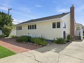 61 Hunter Lane, Hicksville NY 11801