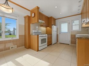61 Hunter Lane, Hicksville NY 11801