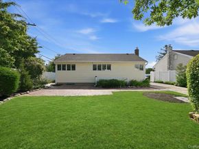 61 Hunter Lane, Hicksville NY 11801