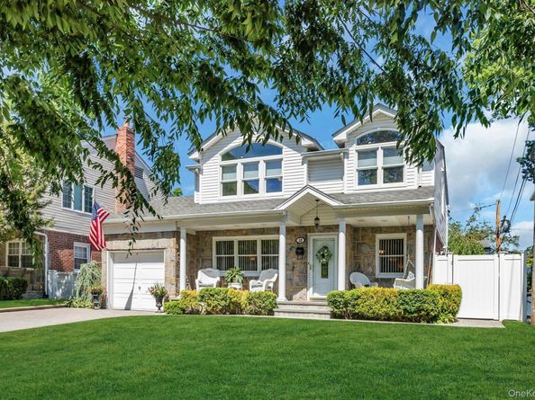 12 Pinewood Lane, New Hyde Park NY 11040