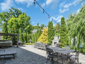 12 Pinewood Lane, New Hyde Park NY 11040