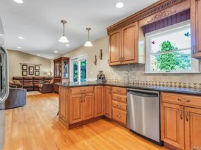 12 Pinewood Lane, New Hyde Park NY 11040