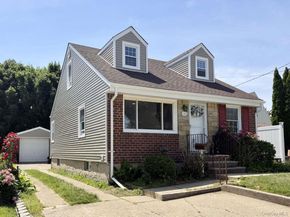 135 Barwick Boulevard, Mineola NY 11501