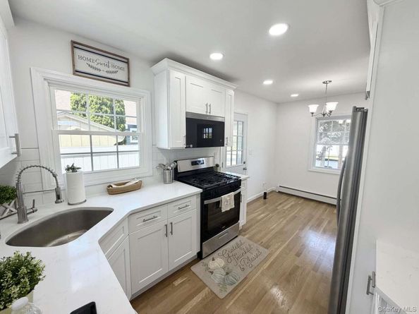 135 Barwick Boulevard, Mineola NY 11501