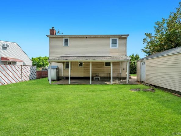 15 Farm Lane, Hicksville NY 11801