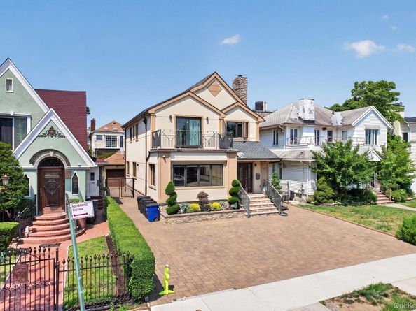 262 W End Avenue, Brooklyn NY 11235