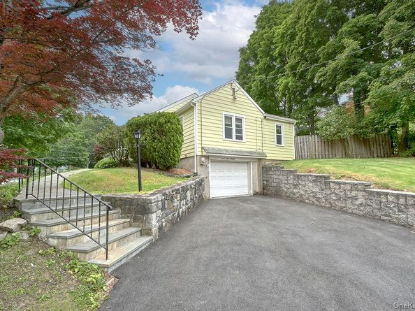 910 Linda Avenue, Thornwood NY 10594