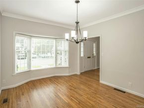 22 Duke Of Gloucest, Manhasset NY 11030