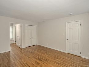 22 Duke Of Gloucest, Manhasset NY 11030