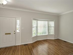 22 Duke Of Gloucest, Manhasset NY 11030