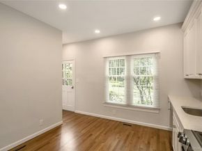 22 Duke Of Gloucest, Manhasset NY 11030