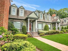 22 Duke Of Gloucest, Manhasset NY 11030