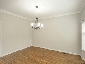 22 Duke Of Gloucest, Manhasset NY 11030