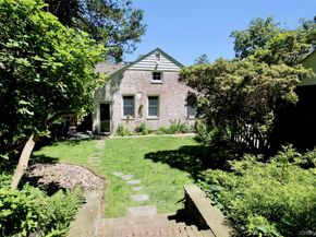 18 Cedar Drive, Huntington NY 11743