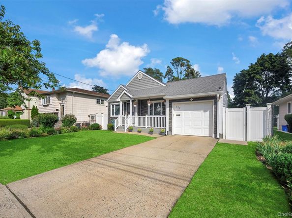 111 Woodside Avenue, Freeport NY 11520