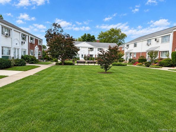 14-82 212 Street 122, Bayside NY 11360