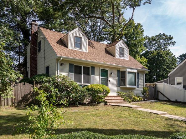208 Melville Road, South Huntington NY 11746