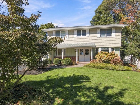 25 Cardinal Lane, Hauppauge NY 11788