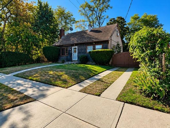 39 Lessing Place, Freeport NY 11520