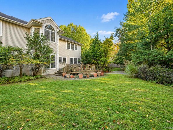 9 Cobbler Lane, East Setauket NY 11733