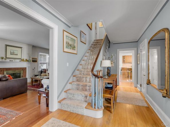 13 Vista Way, Port Washington NY 11050