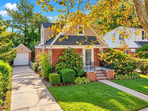 135 Sperry Boulevard, New Hyde Park NY 11040
