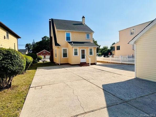 1424 Kiefer Avenue, Elmont NY 11003