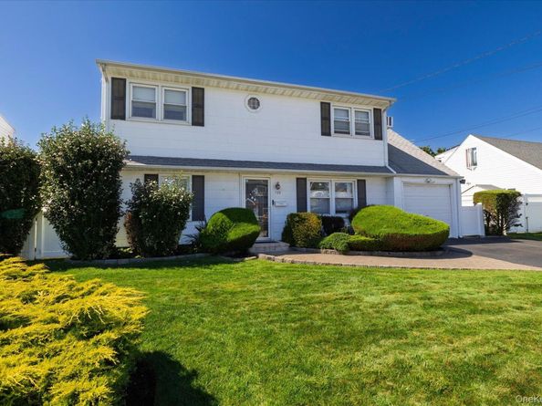 129 Arlyn Drive W, Massapequa NY 11758